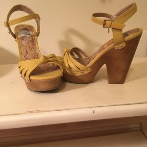 Guess platform sandals. Little wear.